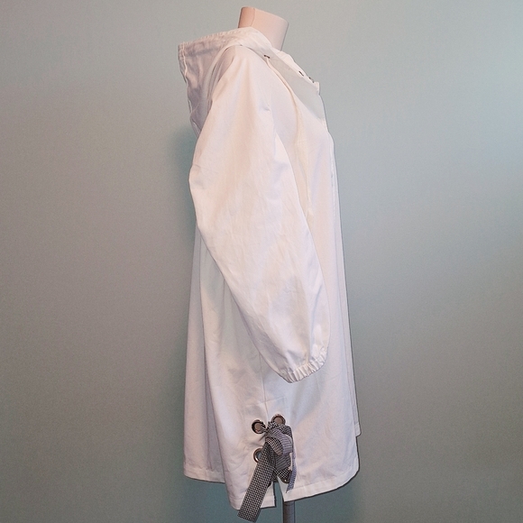 White denim oversized jacket with hood and pockets - Picture 2 of 11